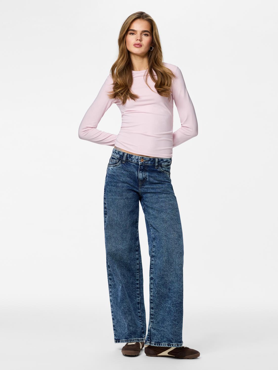 model_shot-front_full